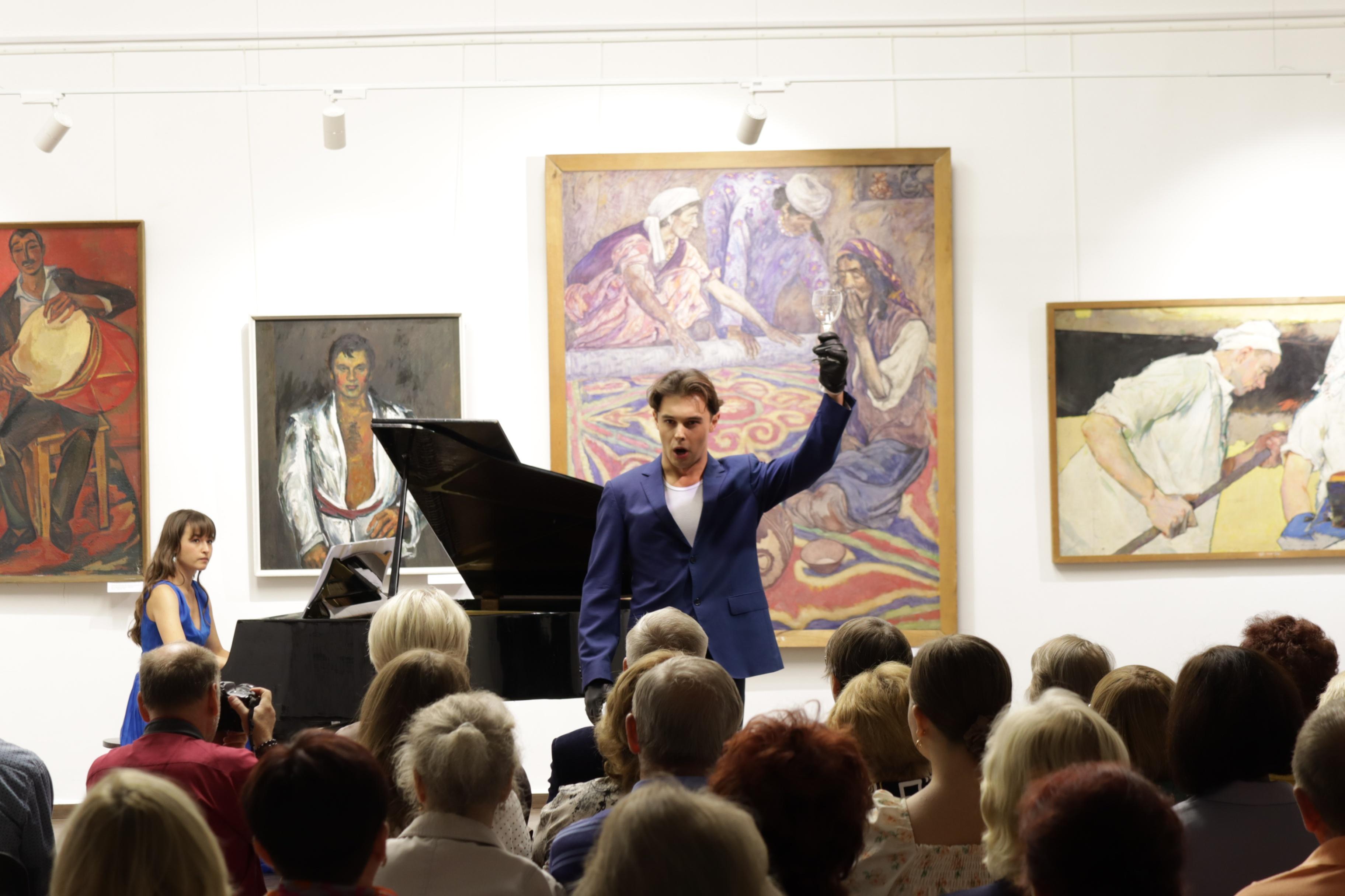 Моноспектакль «Не жалею, не зову, не плачу»